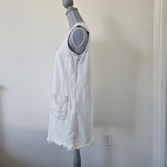Blank NYC All About Me Light Wash Denim Frayed Shift Dress size Medium - Picture 6 of 16